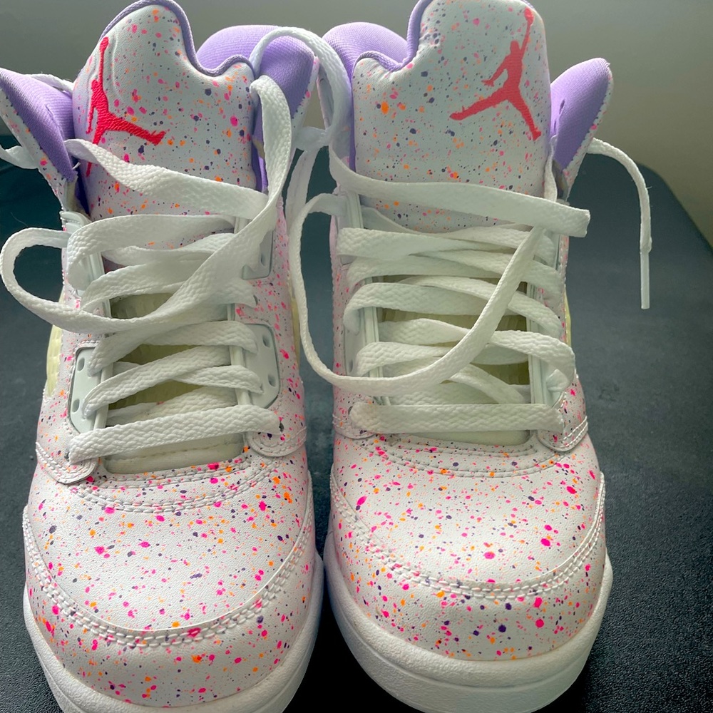 Girls Jordan’s size 5